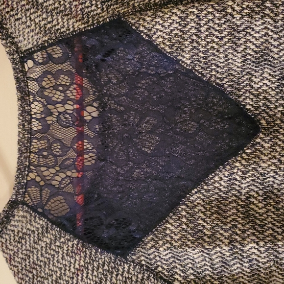 Lace cut-out sweater - Picture 2 of 3